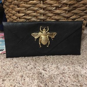 Mudpie Bee Clutch